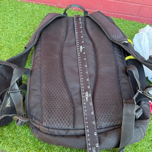 Oakley Link Pack Backpack Bag Black Yellow Olive Green Hiking Camping Travel - Picture 11 of 12